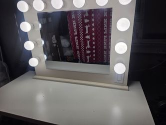 Vanity mirror not attached to desk. But it comes with the desk.