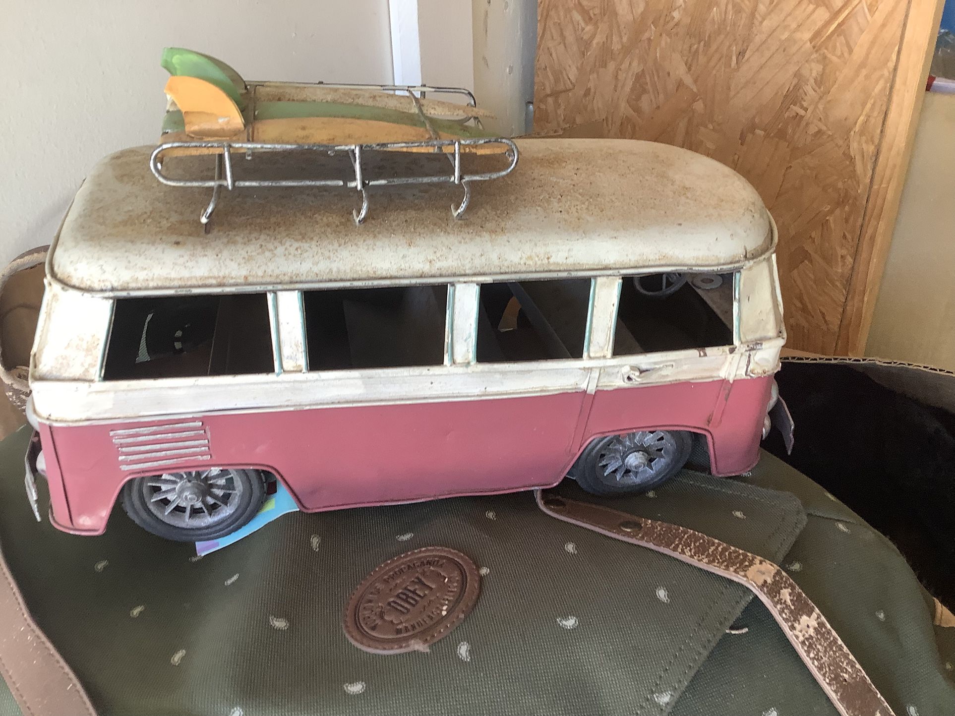 14 window mini van