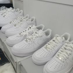 Air Force 1 Sz 6.5, 8, 9.5, 12, 15