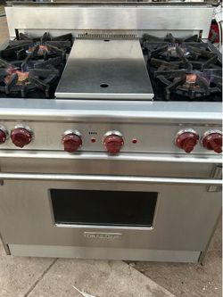 36” WOLF PRO STYLE GAS RANGE W/4 OPEN BURNERS & GRIDDLE “WORKS GREAT “