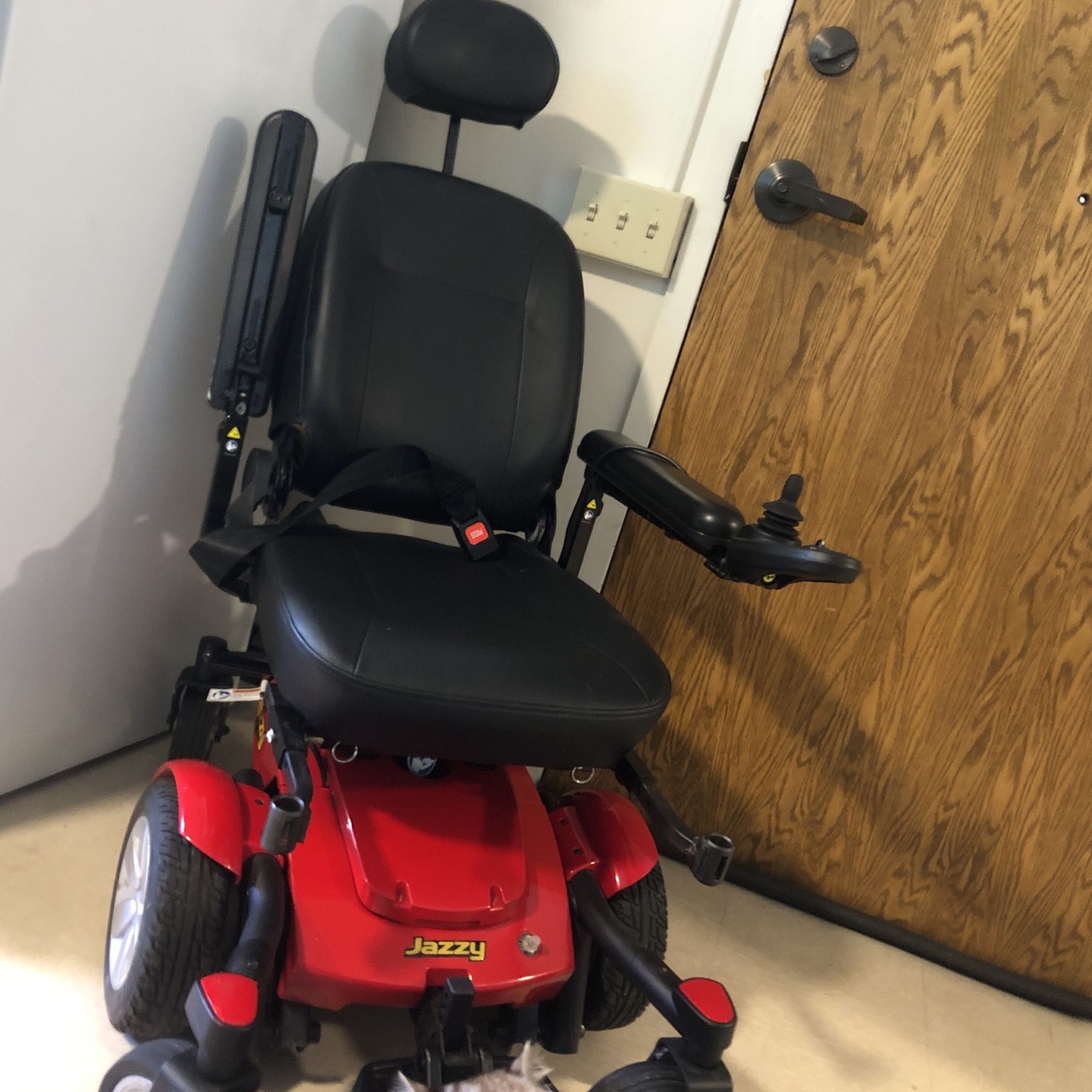 Jazzy Power Chair 2021with Extra Battery