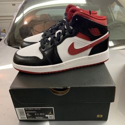 Air Jordan 1 Mid Red White Black New Size 5y GS