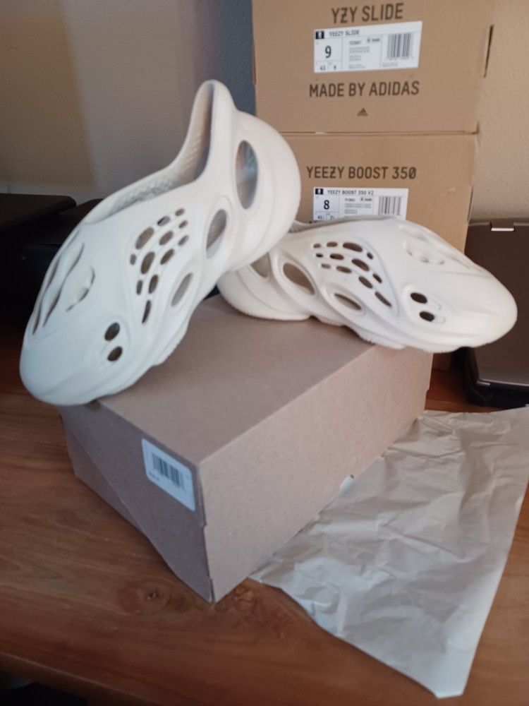 YEEZY FOAM RUNNER SAND