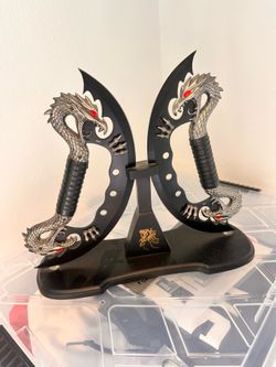 Dual fantasy dragon blade display set