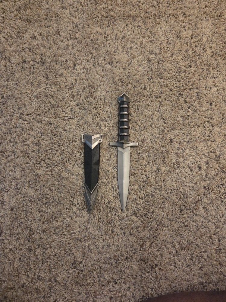 Decorative Fantasy Dagger Knife with Ornate Metal Sheath - 5" Blade