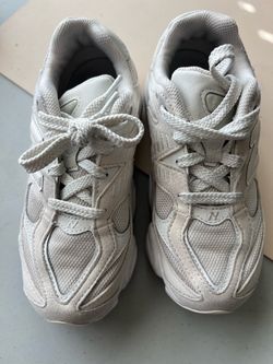New Balance Boys 9060 Crème Kids Sneakers 2Y no box