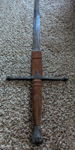 Large two handed sword, Claymore style