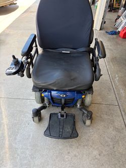 Quantum 6 Edge wheelchair