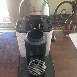 Nespresso Pixie Espresso Machine + Capsule Drawer + Reusable Pod Kit – Excellent Condition