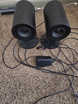 Razer  nommo chroma gaming speakers