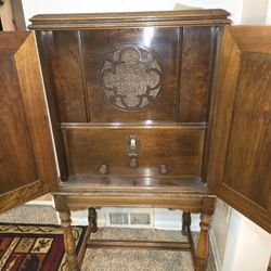 Antique Tube Radio Cabinet 