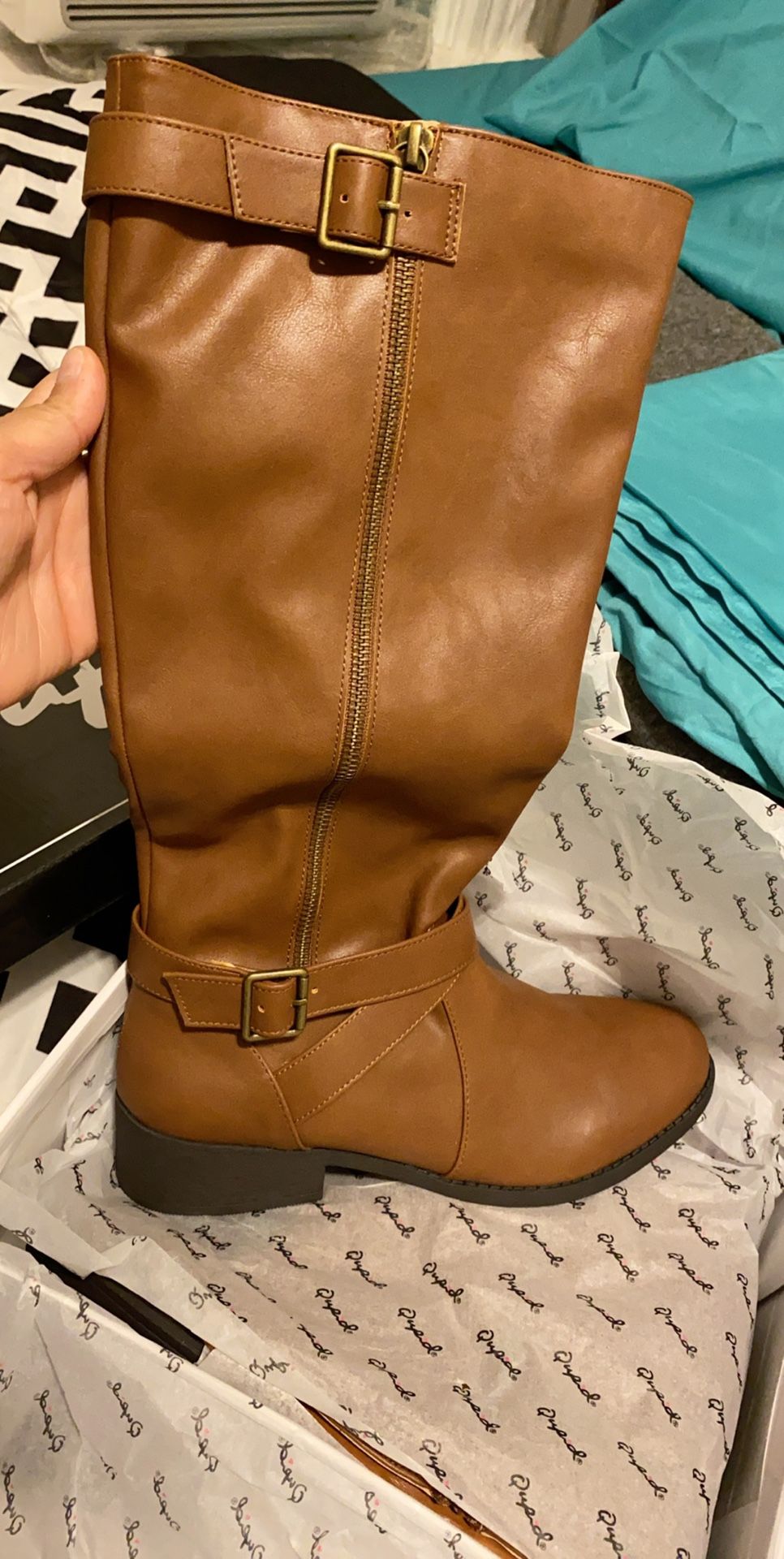 Woman’s boots size 8