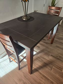Kitchen table-extendable + 4 chairs