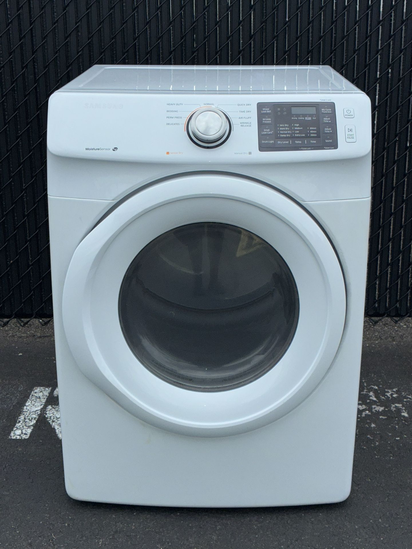 SAMSUNG ELECTRIC DRYER. WORKS PERFECT. 30 DAYS WARRANTY.
