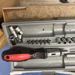 Small 1/4in Réversible Driver Set In Case