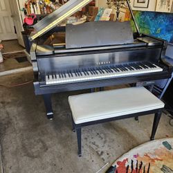 YAMAHA  GRAMD PIANO 
