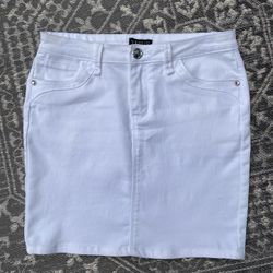 White Skirt; Size 6