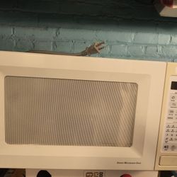 GE 1.8 CU LARGE MICROWAVE OVEN