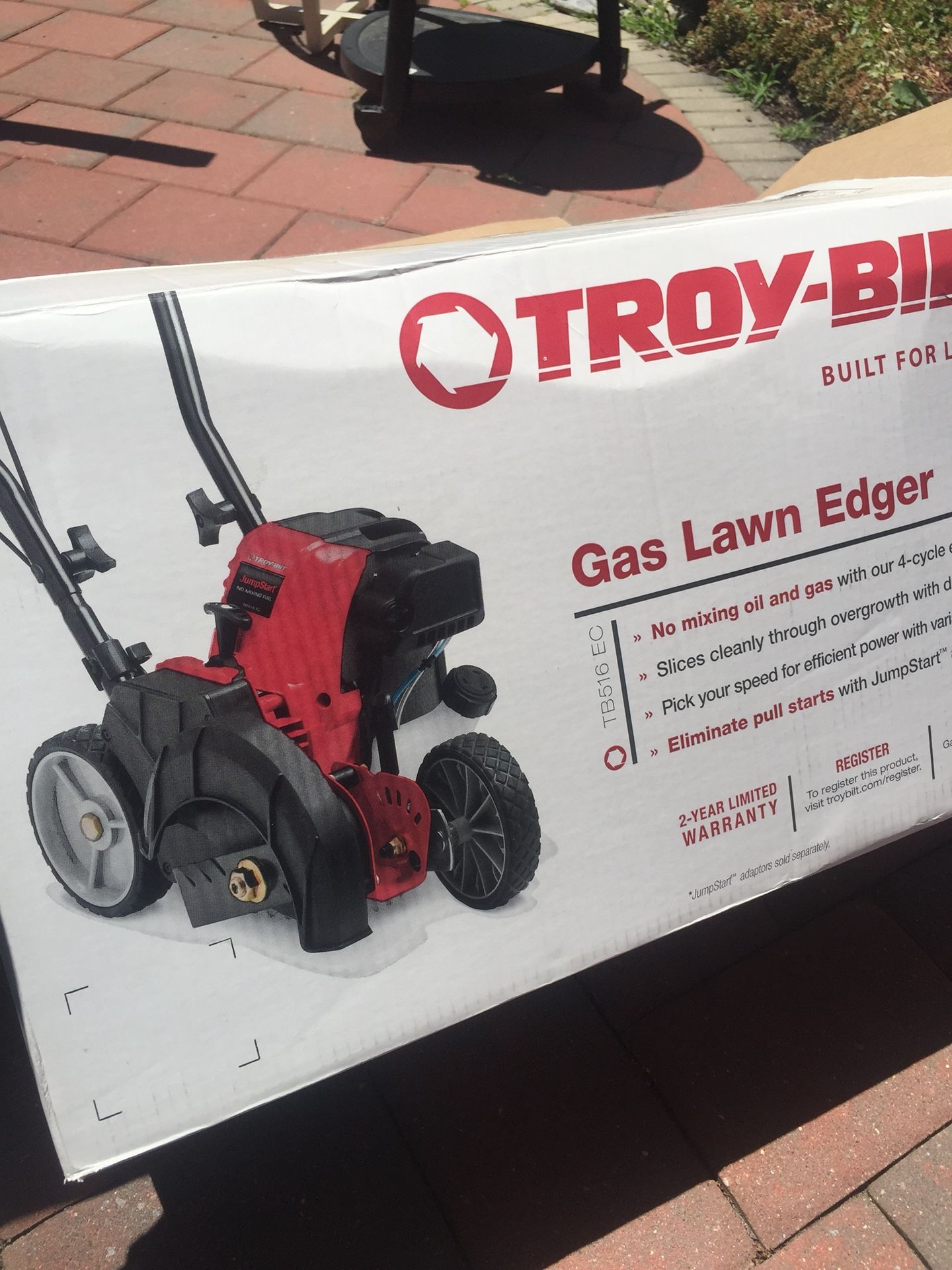 Troy-Bilt TB516 EC 29-cc 4-Cycle 9-in Gas Lawn Edger Item # 167655 Model # 25A-516-766 Troy-Bilt TB516 EC 29-cc 4-Cycle 9-in Gas Lawn Edger Item # 16