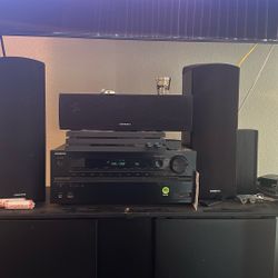 Onkyo HT-R693