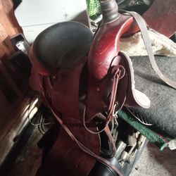Used Western Saddle. Good Condition 