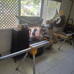 DeWalt 12" double bevel sliding mitter saw with Stand.