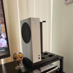 Xbox Series S.. And Accessories 