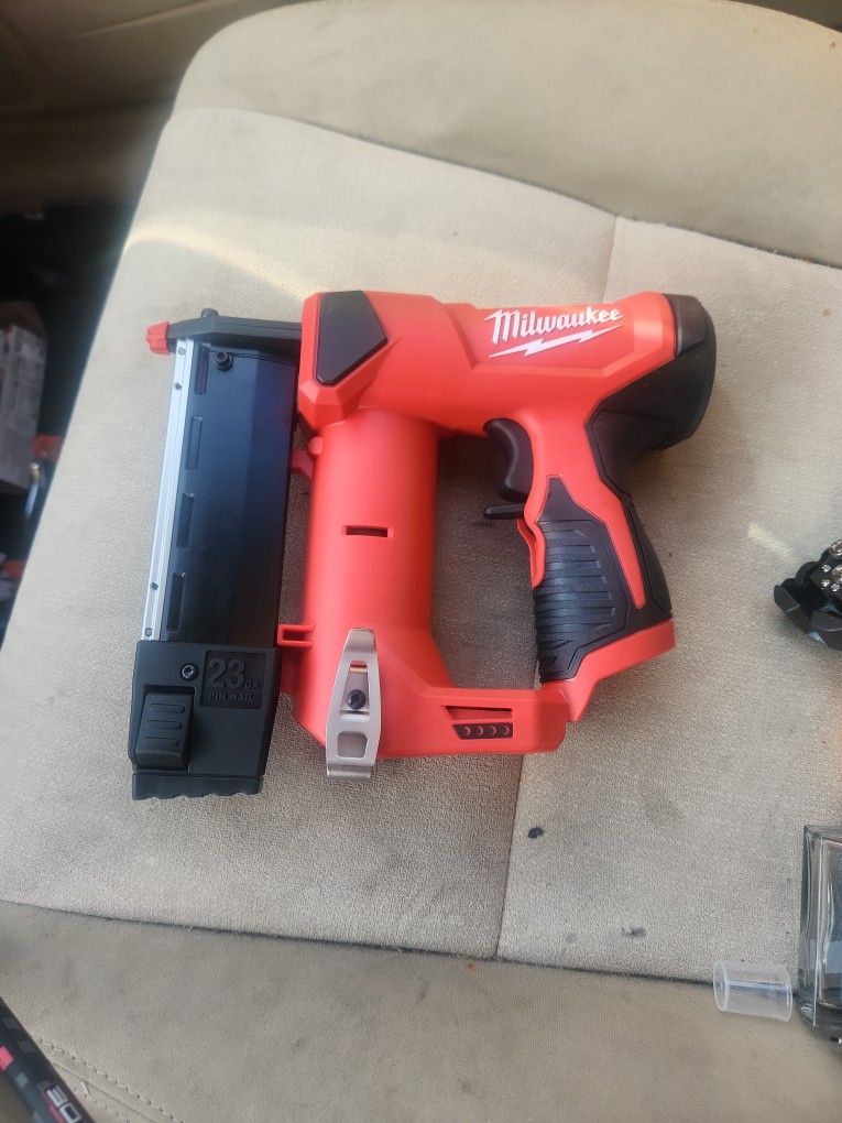 23ga Pin Nailer Milwaukee M12 