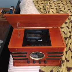 Crosley Collectors Edition CR19 CD/Radio 