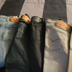 Levis semi used all 7 pairs for 100$
