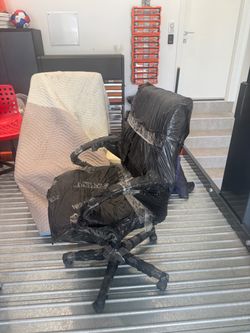 Office Chair with Wheels and Armrests