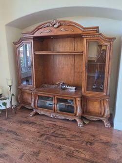 Entertainment center