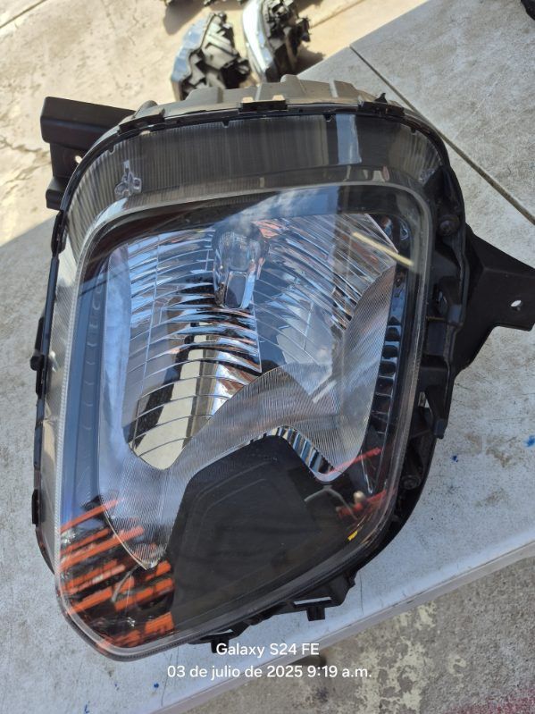 Kia Soul Left Headlight Oem