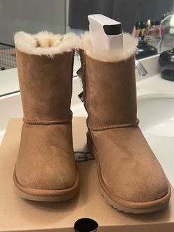 One Pair Of UGG BAILEY BOW II BOOTS Size 3 K ( For Kids) Chestnut Color In Great Condition . Come In There Box 📦 Only Warned Them A Few Times