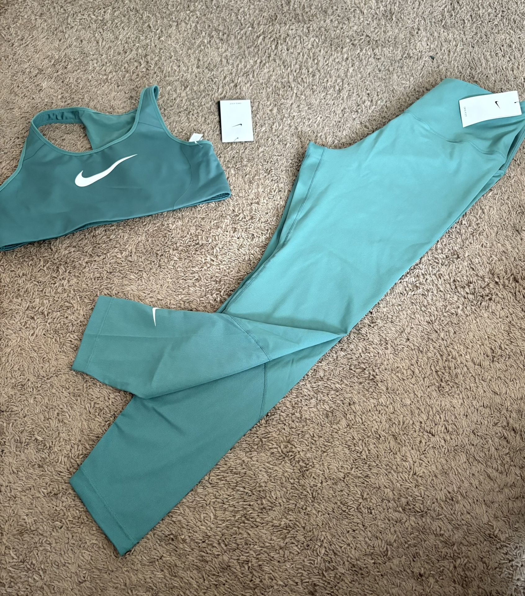 Womens Nike Outfit Size Large