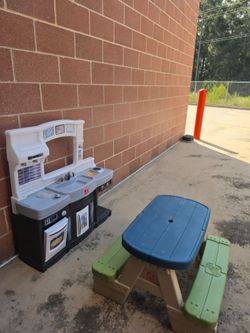 little tikes kitchen and table