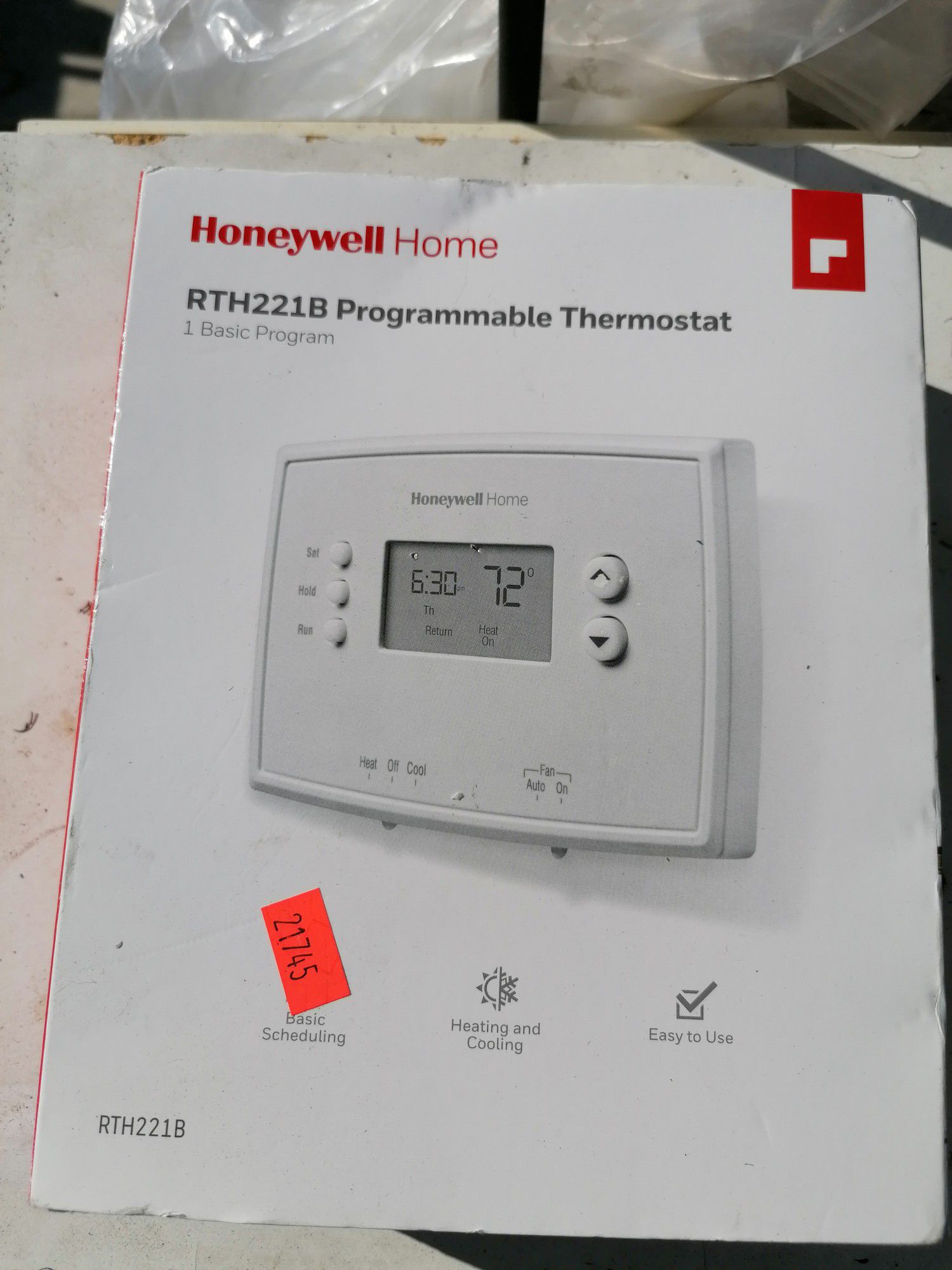 Brand new HoneyWell programmable thermostat RTH221 B