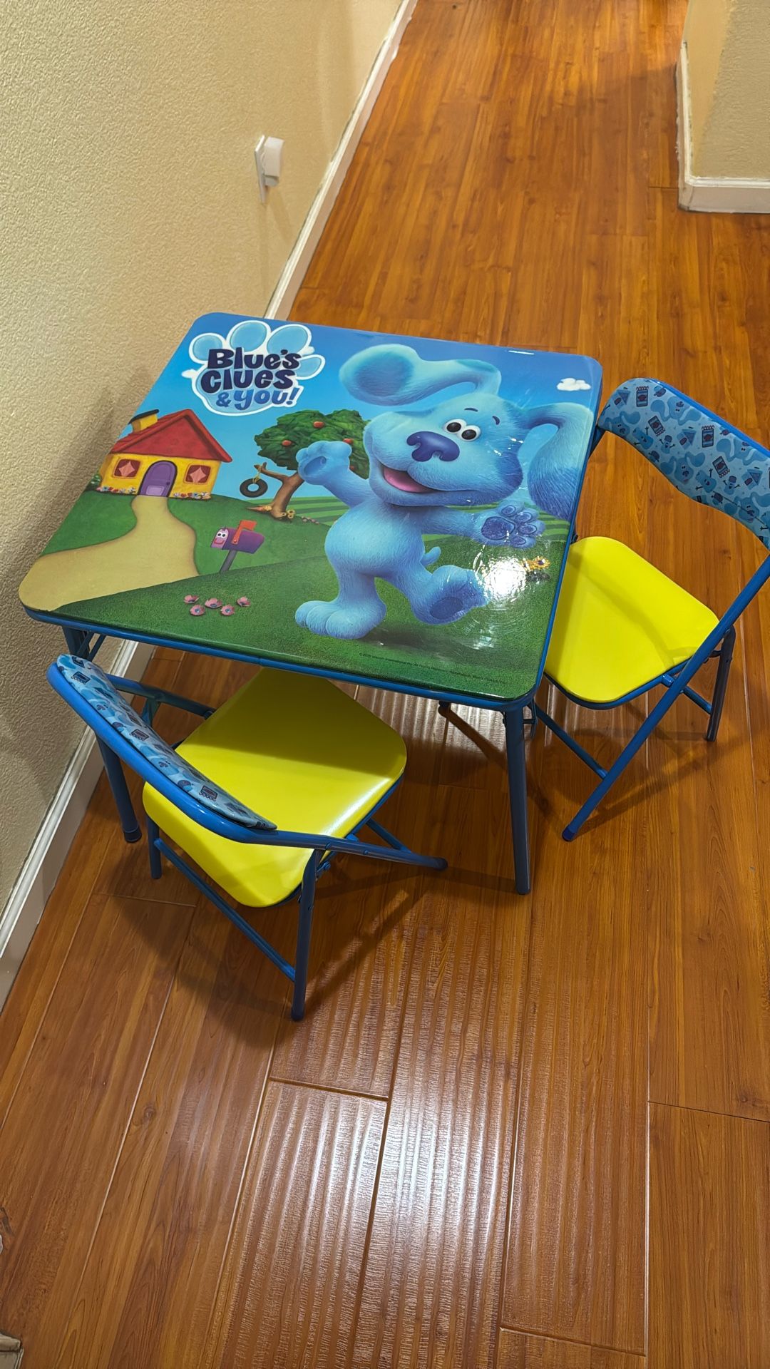 Kids Table and Chairs
