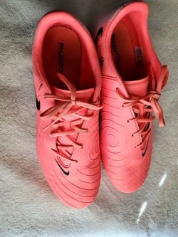 Women's soccer cleats