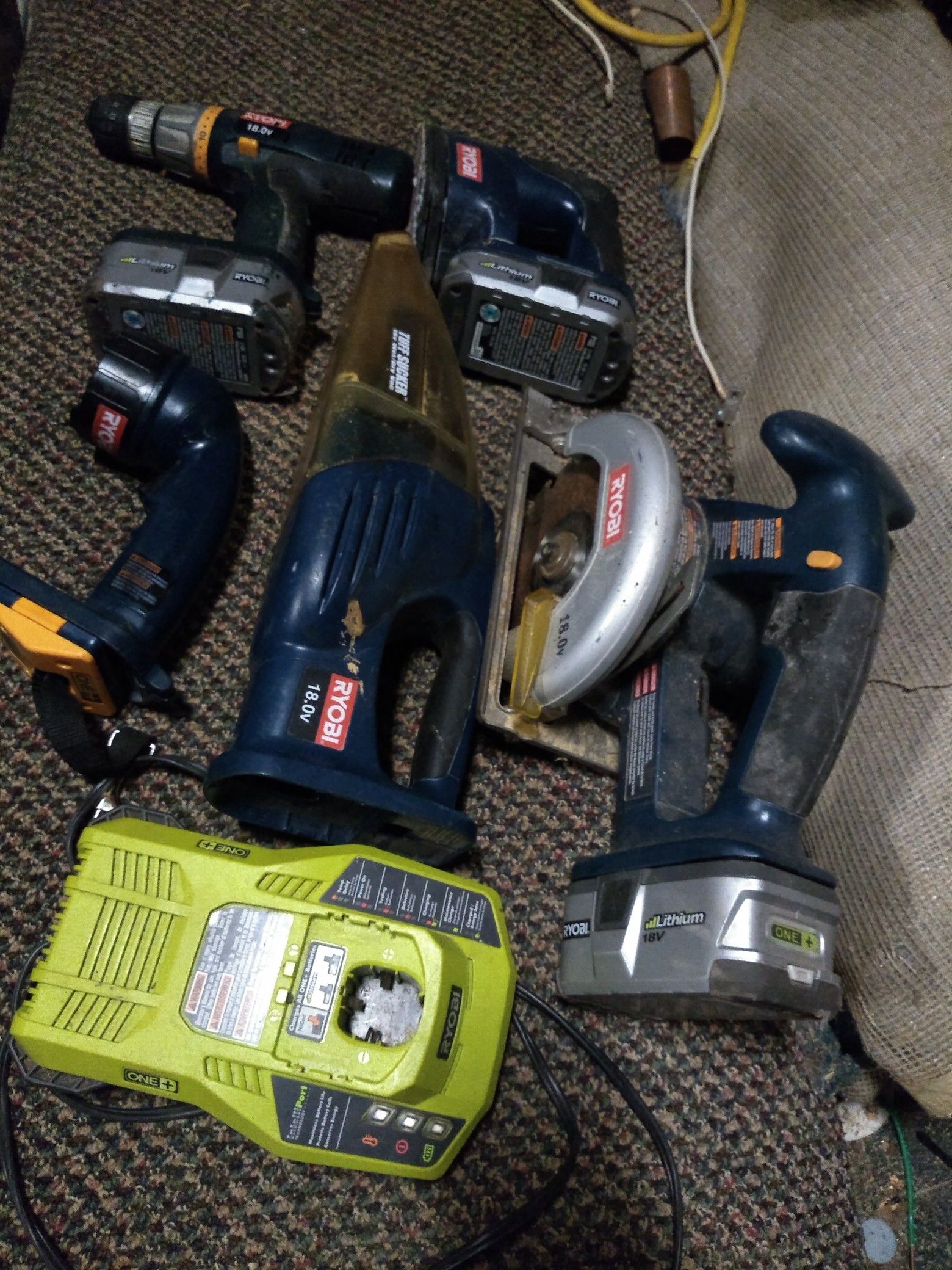 Ryobi set. Drill, circular Saw, vaquium, Sander, flash light, Charger,3 batteries