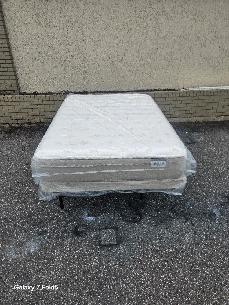 Brand New Full Size Plush Pillow Top Mattress And Box Spring In Plastic
