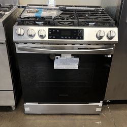 OPEN BOX SAMSUNG GAS STOVE 30”WIDE SLIDE IN