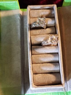♡PrIcE ReDuCeD♡ Womens White and Rose Gold Sapphire Rings size 6