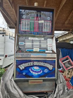 White diamonds large vintage slot machine