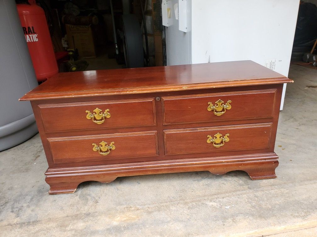 Solid Wood Cedar Lined Blanket/Foot Chest