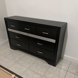 7 Drawer DRESSER in Black & Silver ✅✅