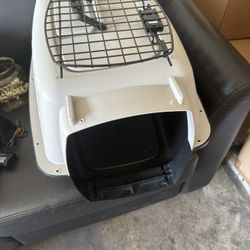 Pet Carrier for Small Dog or Cat – (missing screws) 💕