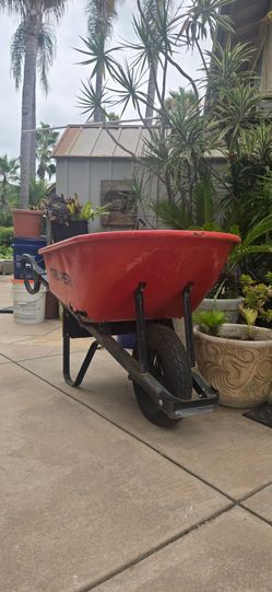 Truper Wheelbarrow