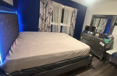 King size bed and chest of drawers mirror