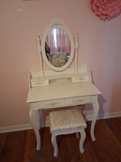 White Bedroom Set - 4 Pieces